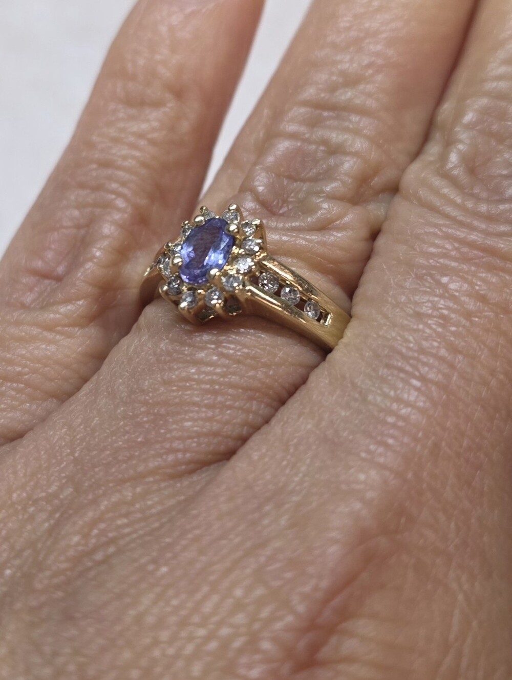 14k Yello Gold Ring - Picture 2 of 9